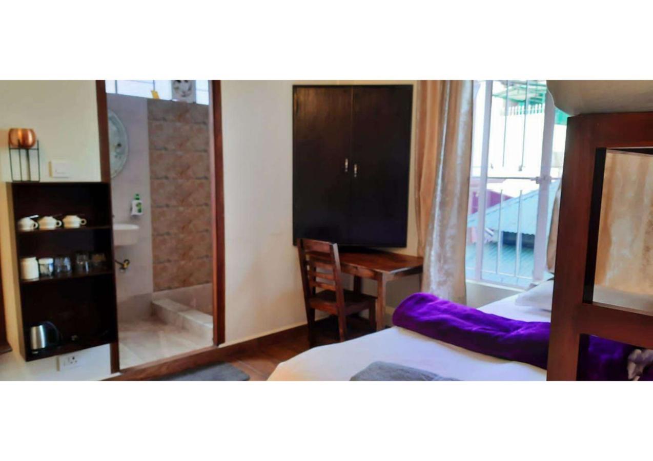 East Blue Homestay Шиллонг Екстер'єр фото